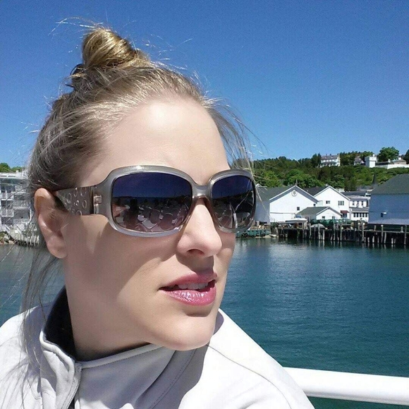 Meet your Posher, Heather - Picture 3 of 4